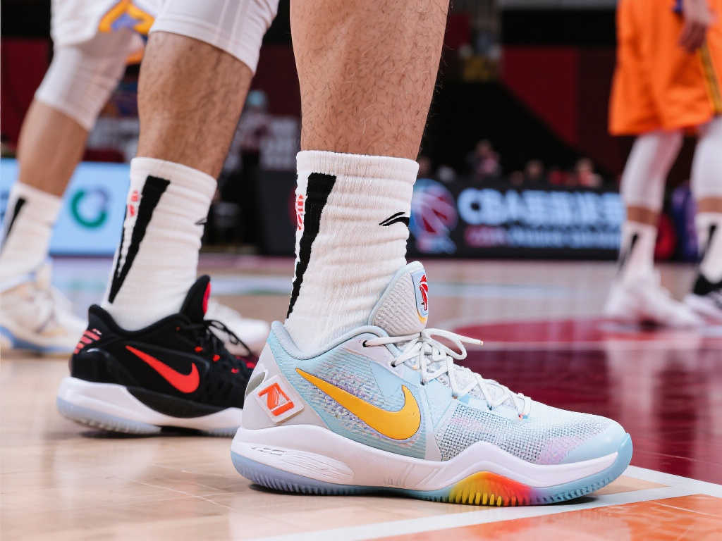 CBA总决赛首战,球员们的球鞋装备大揭秘! CBA总决赛首战,球员们的球鞋装备大揭秘!